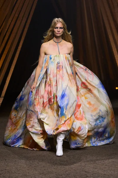 Look 15